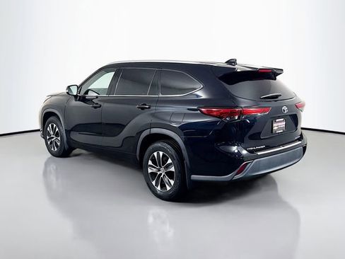 Used 2020 Toyota Highlander XLE AWD/4WD image 8