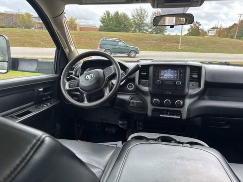 Used 2019 RAM 3500 Tradesman w/ Chrome Appearance Group AWD/4WD image 16