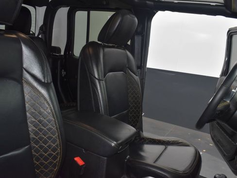 Used 2021 Jeep Gladiator Overland image 32