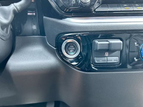 Used 2025 GMC Sierra 1500 SLT AWD/4WD image 17