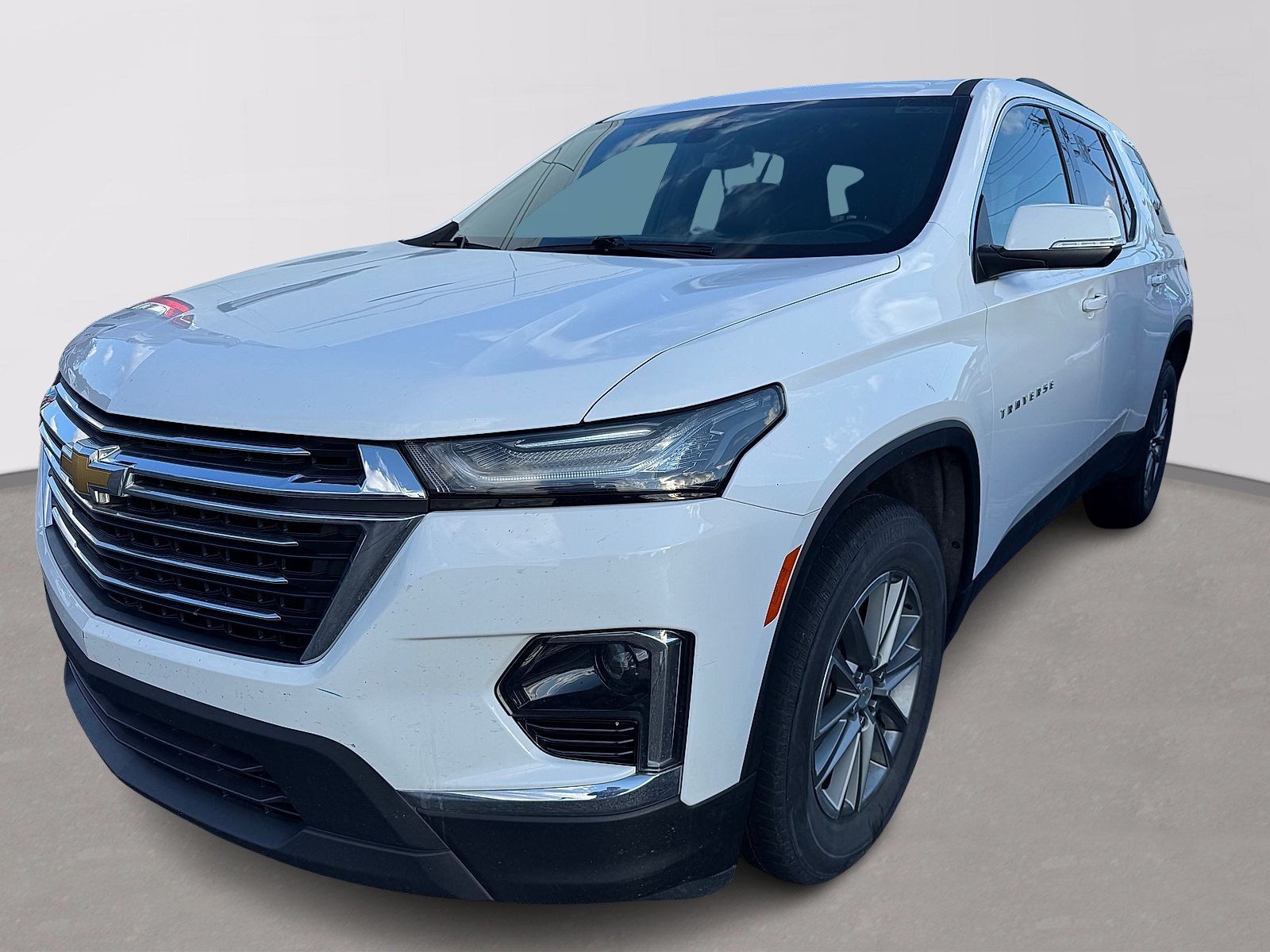 Used 2023 Chevrolet Traverse LT w/ LPO, Floor Liner Package FWD image 1