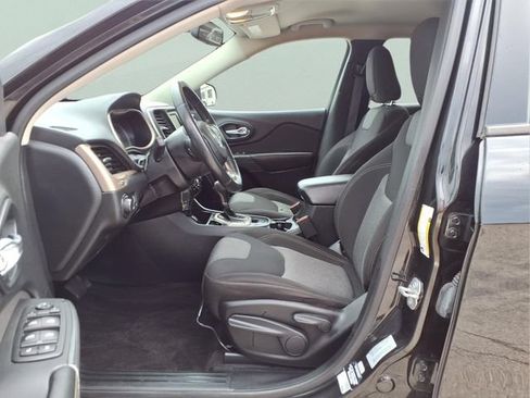 Used 2016 Jeep Cherokee Sport FWD image 14
