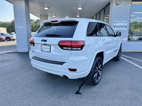 Used 2022 Jeep Grand Cherokee Laredo X image 5