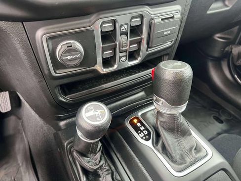 Used 2022 Jeep Wrangler Unlimited Sport AWD/4WD image 16