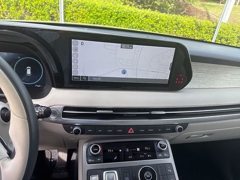 Used 2024 Hyundai Palisade Calligraphy image 17