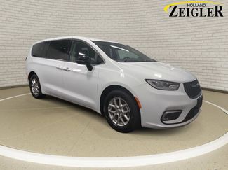 Used 2024 Chrysler Pacifica Touring-L FWD video 3