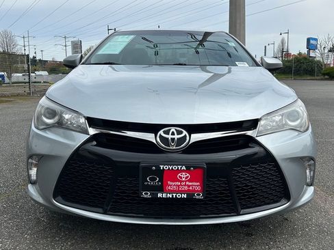 Certified 2016 Toyota Camry SE FWD image 2