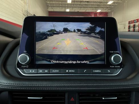 Used 2025 Nissan Rogue SV FWD image 31
