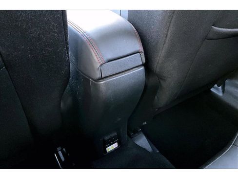 Used 2015 Jeep Renegade Trailhawk image 31