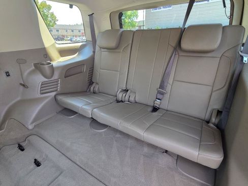 Used 2019 Chevrolet Tahoe LT w/ Luxury Package AWD/4WD image 18