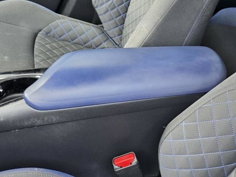 Used 2021 Toyota C-HR XLE FWD image 7