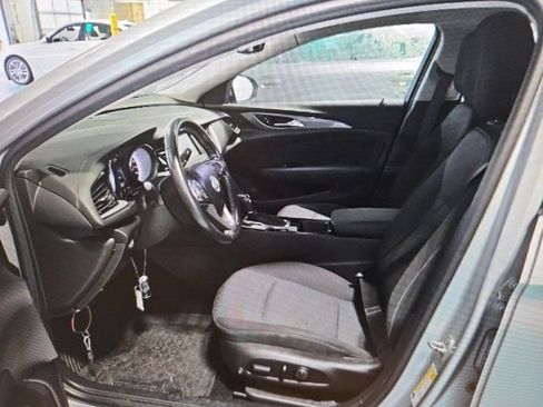 Used 2018 Buick Regal Preferred FWD image 8