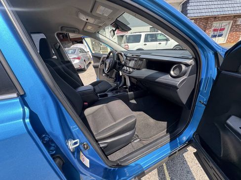 Used 2018 Toyota RAV4 LE AWD/4WD image 43