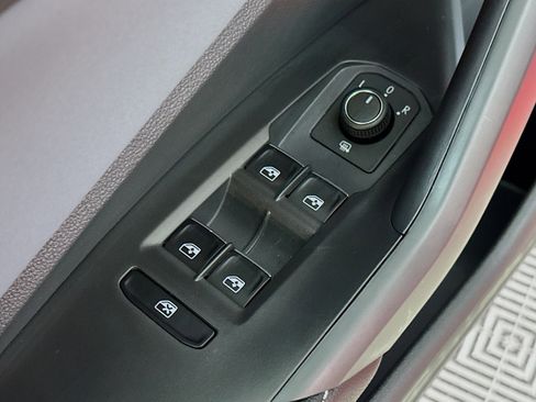 New 2026 Volkswagen Jetta SE FWD image 17