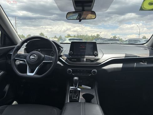 Used 2025 Nissan Altima 2.5 SV FWD image 21