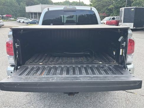 Used 2022 Toyota Tacoma TRD Off-Road w/ Technology Package AWD/4WD image 18