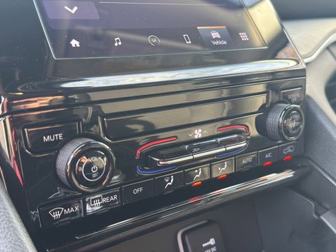 Used 2024 Jeep Grand Cherokee L Laredo image 26