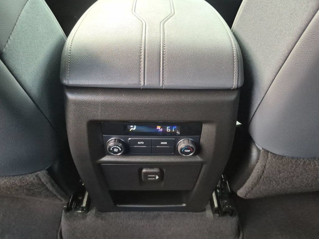 Used 2020 Chevrolet Traverse LT w/ Driver Confidence II Package FWD image 38