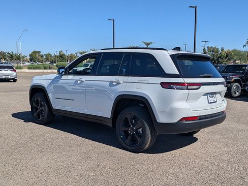 New 2025 Jeep Grand Cherokee Limited image 3