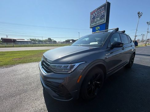 Used 2023 Volkswagen Tiguan SE R-Line FWD image 8