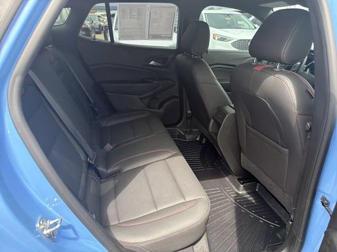 Used 2024 Chevrolet Trax RS w/ Sunroof Package FWD image 17