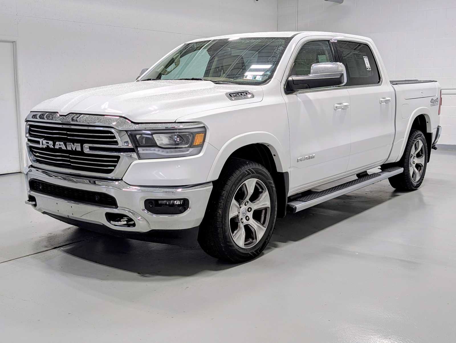 Used 2019 RAM 1500 Laramie AWD/4WD image 1