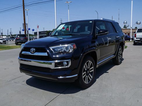 Used 2018 Toyota 4Runner Limited AWD/4WD image 4