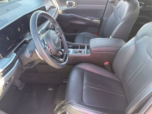 Certified 2025 Kia Sorento EX image 18