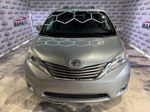 Used 2017 Toyota Sienna XLE w/ XLE Navigation Package AWD/4WD image 5