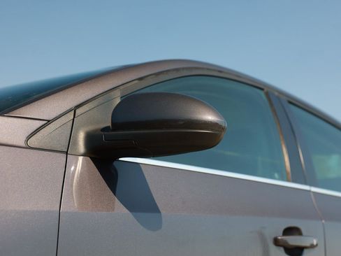 Used 2011 Chevrolet Cruze Eco image 35