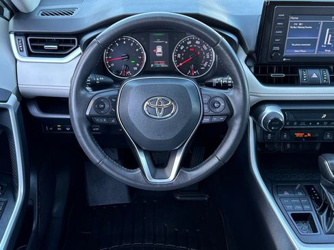 Used 2022 Toyota RAV4 XLE Premium image 15