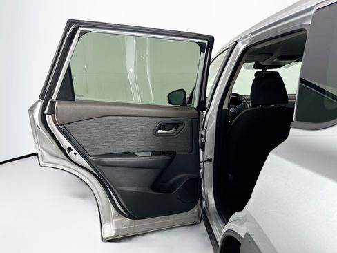 Used 2023 Nissan Rogue SV image 25