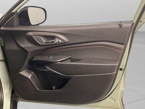 Used 2024 Chevrolet Trax RS w/ Sunroof Package FWD image 33