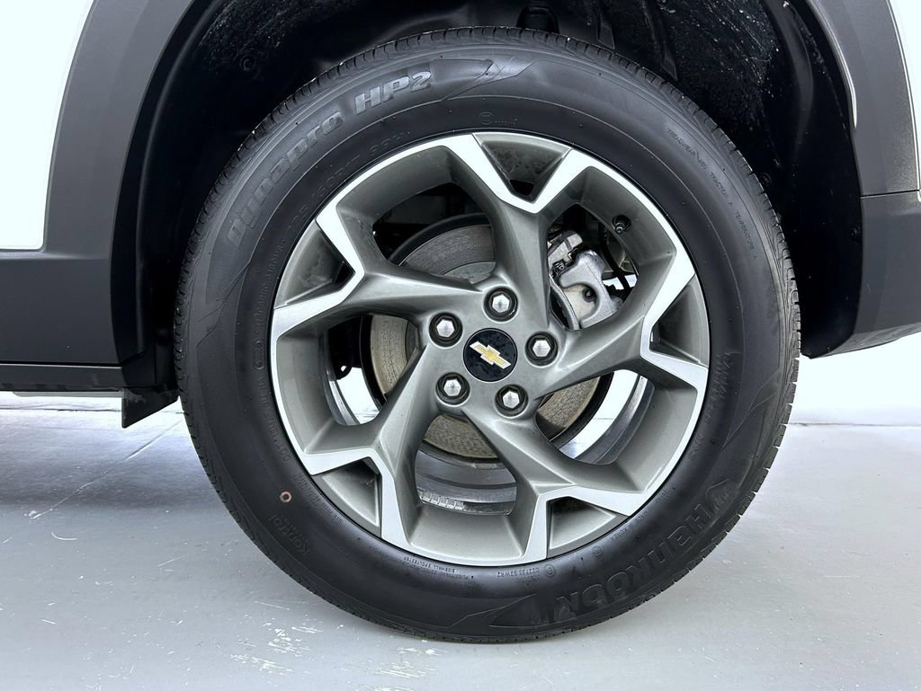 Used 2025 Chevrolet Trax LT FWD image 22