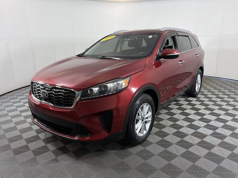 Used 2019 Kia Sorento FWD w/ LX Convenience Package image 2