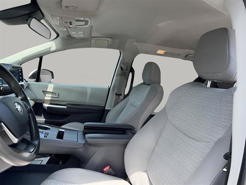 Used 2021 Toyota Sienna LE FWD image 18