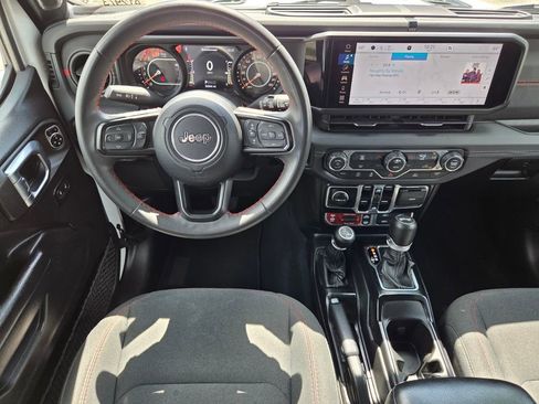 Used 2024 Jeep Wrangler Unlimited Rubicon AWD/4WD image 15
