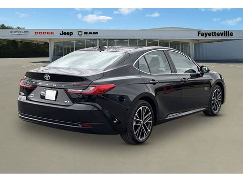Used 2026 Toyota Camry XLE image 3