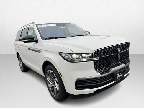 New 2025 Lincoln Navigator Reserve image 3