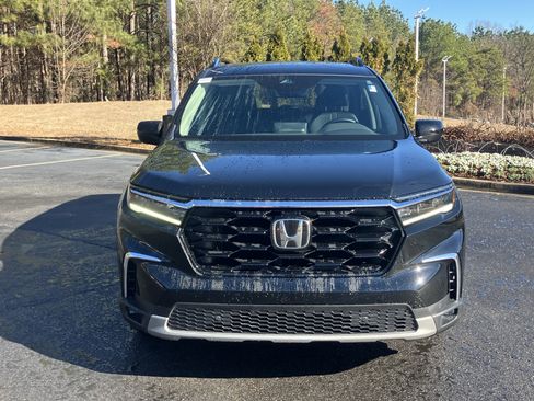 Used 2025 Honda Pilot Touring image 3