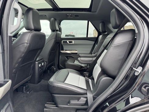 Used 2022 Ford Explorer XLT w/ Equipment Group 202A image 12