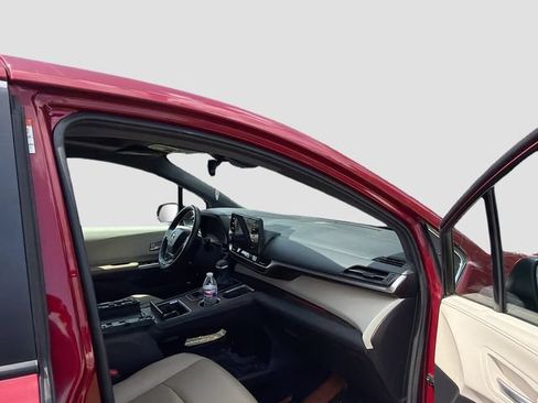 Used 2022 Toyota Sienna XLE FWD image 13