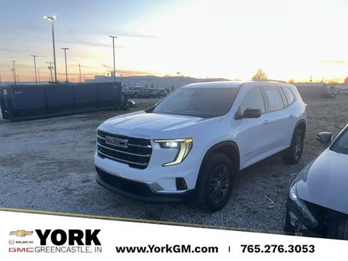 Used 2025 GMC Acadia Elevation image 1