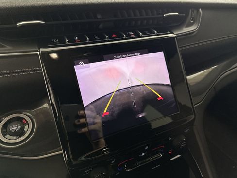 Used 2022 Jeep Grand Cherokee Altitude image 21