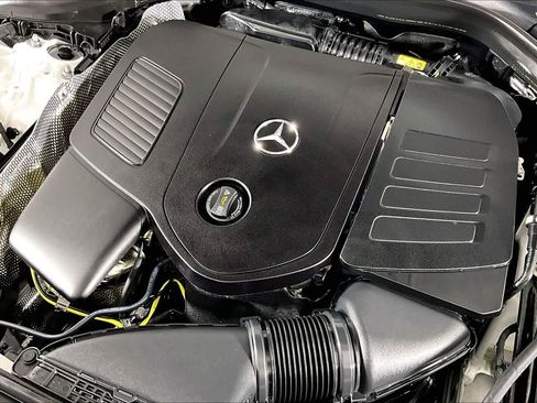 Used 2025 Mercedes-Benz GLC 300 image 31