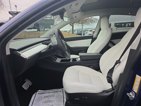 Used 2022 Tesla Model Y Performance image 14