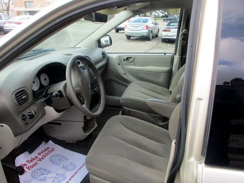 Used 2005 Chrysler Town & Country LX w/ Popular Equipment Group I image 9