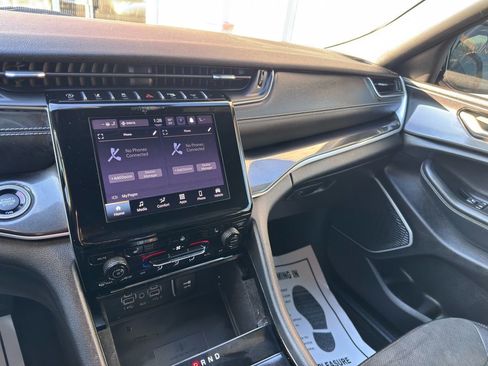 Used 2021 Jeep Grand Cherokee L Laredo image 20