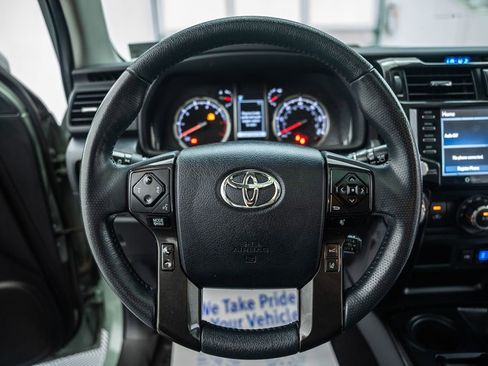 Used 2022 Toyota 4Runner TRD Off-Road Premium w/ Moonroof Package AWD/4WD image 32