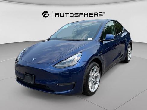 Used 2024 Tesla Model Y Long Range AWD/4WD image 3